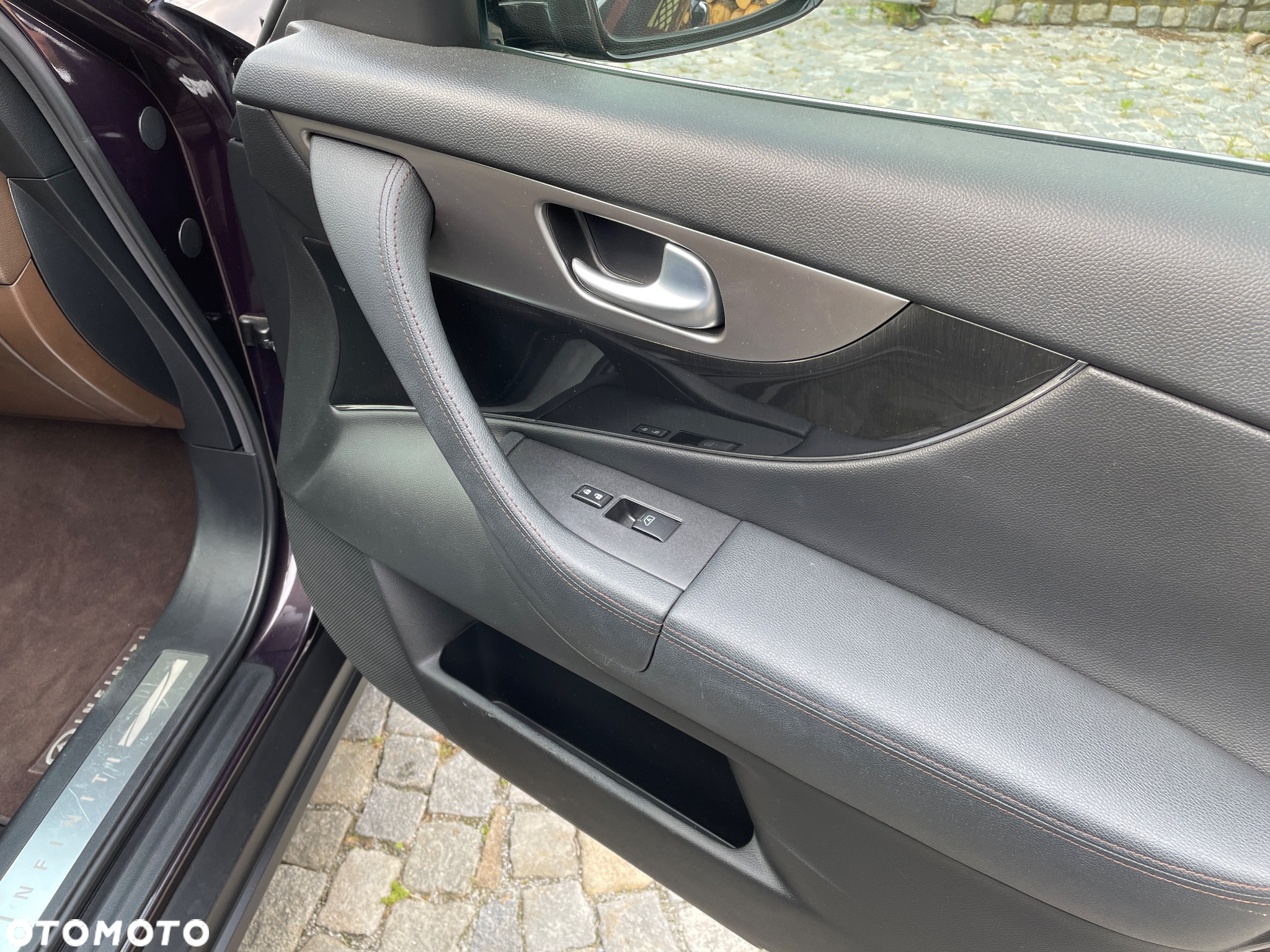 Infiniti QX70 - 13