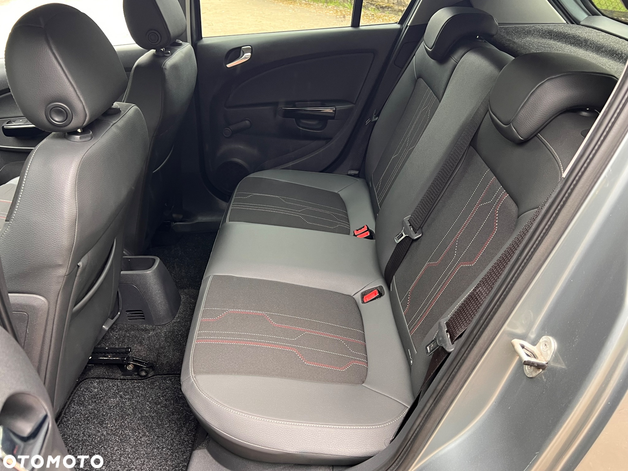Opel Corsa 1.4 16V Cosmo - 25