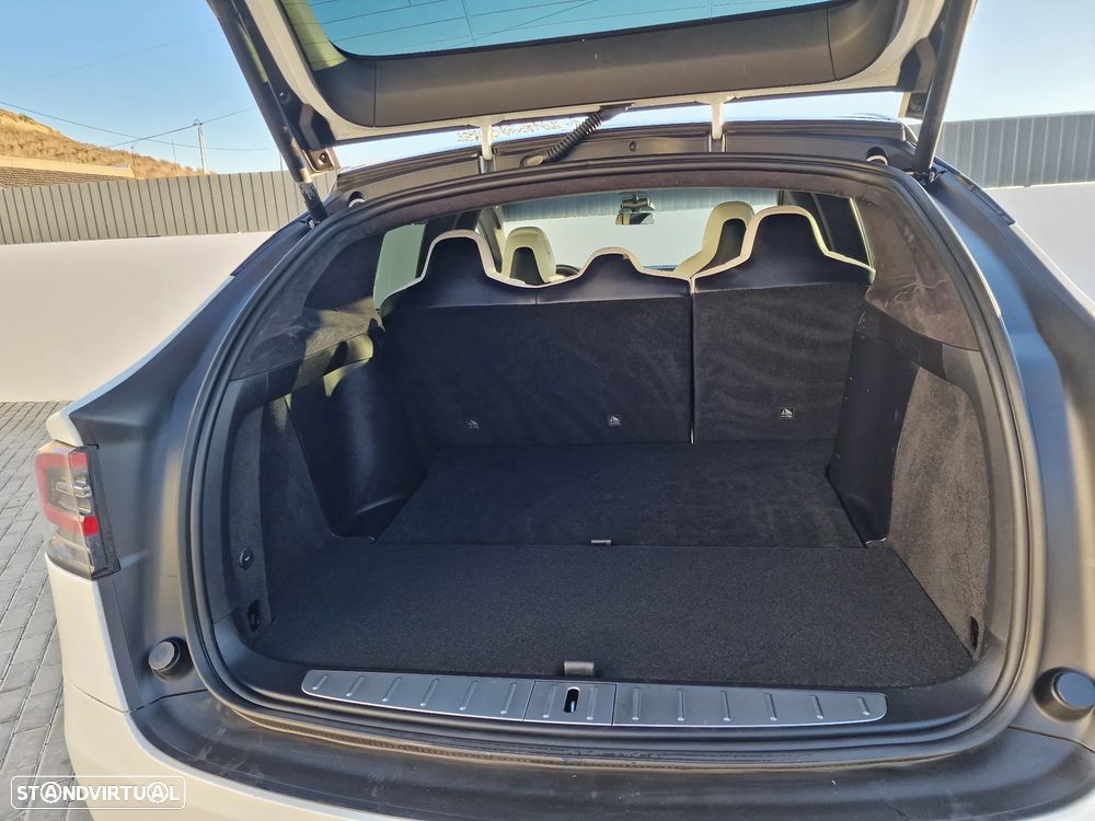 Tesla Model X 100D - 13