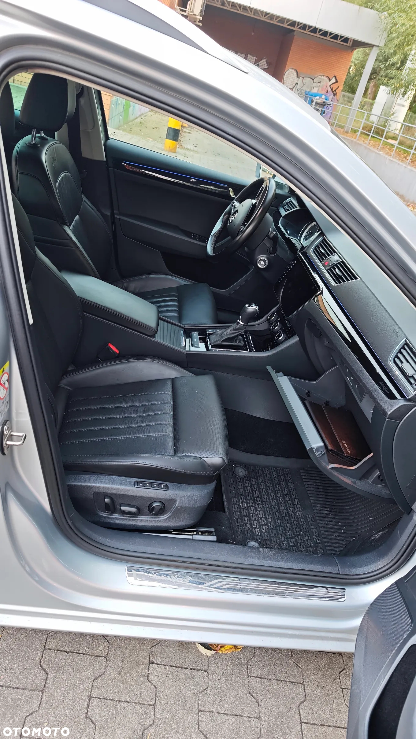 Skoda Superb 1.8 TSI L&K DSG - 8