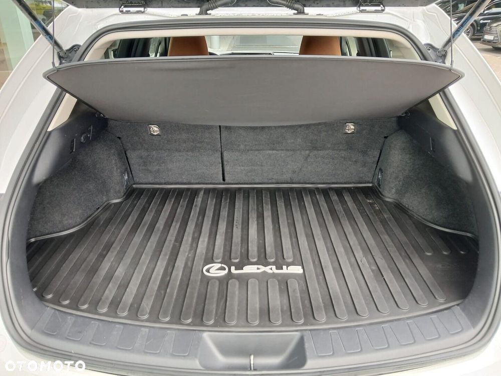 Lexus UX - 36