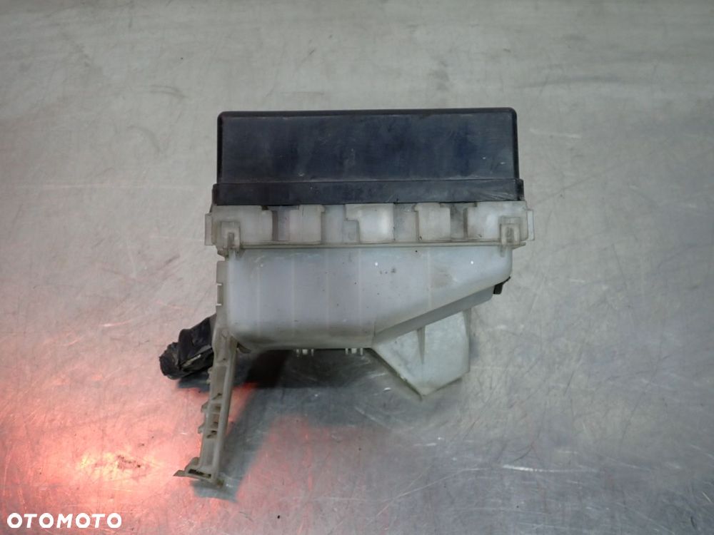 SKRZYNKA PRZEKAŹNIKÓW NISSAN X-TRAIL I - 1