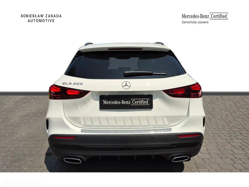 Mercedes-Benz GLA 200 - 4