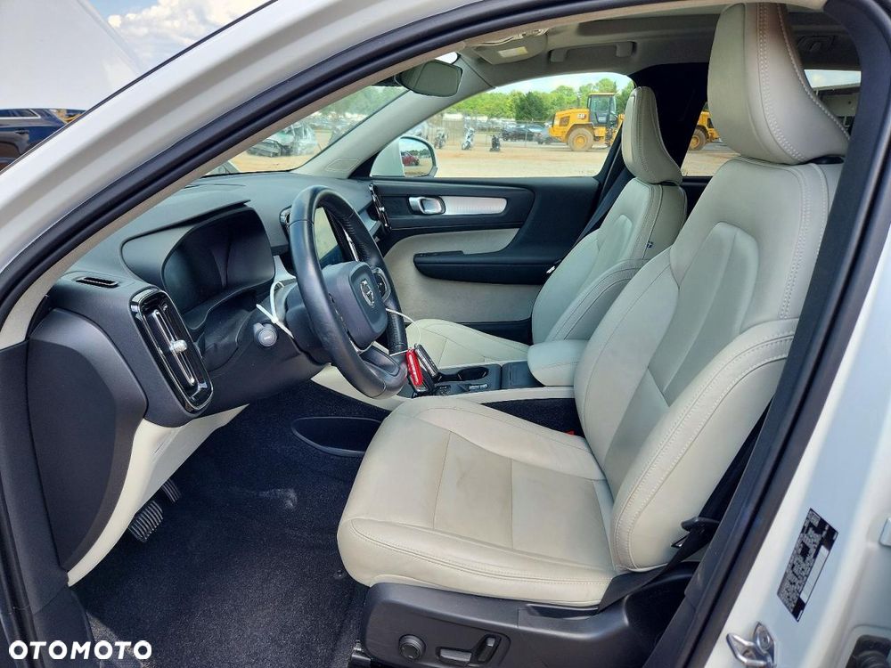 Volvo XC 40 T4 AWD Geartronic Momentum Pro - 8