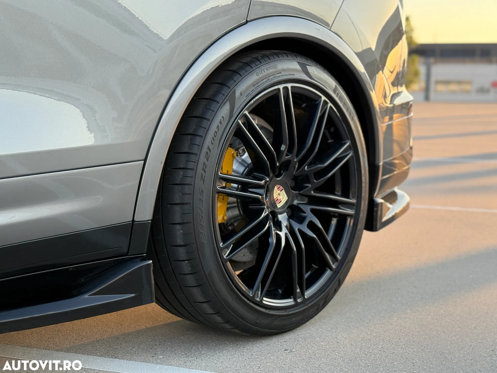 Porsche Cayenne 4.8 L Turbo - 8