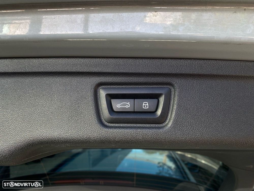 BMW 330 e Touring Pack Desportivo M Auto - 20