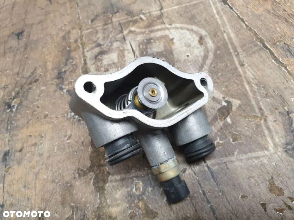 Termostat obudowa Harley Davidson V-Rod - 5