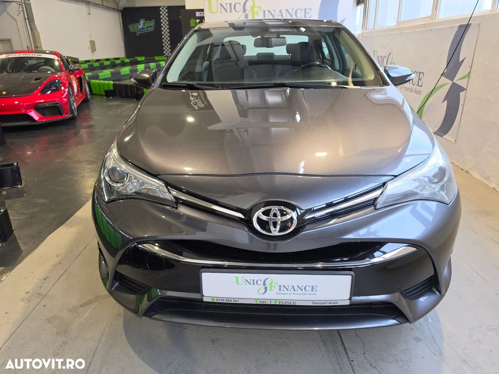 Toyota Avensis - 2