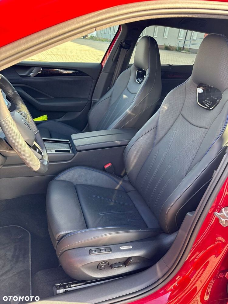 Volkswagen Passat - 31