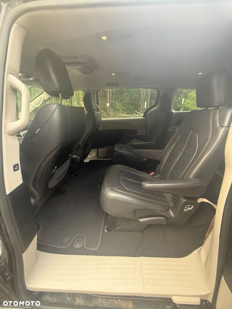 Chrysler Pacifica - 13