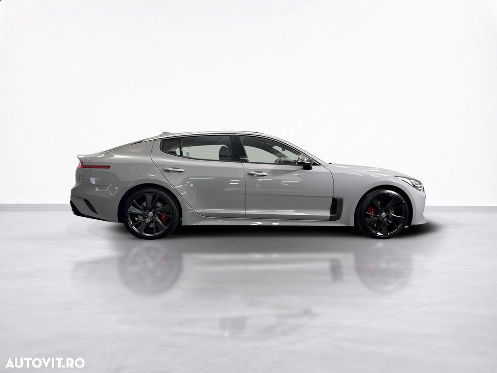 Kia Stinger - 7