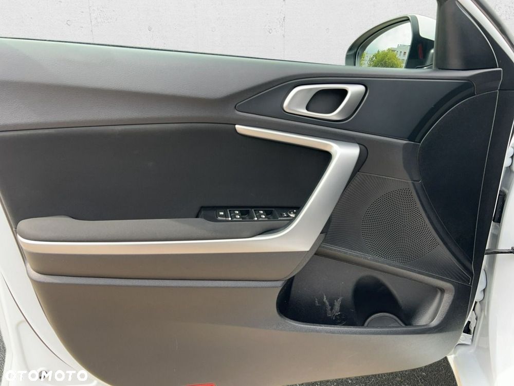 Kia Ceed - 10