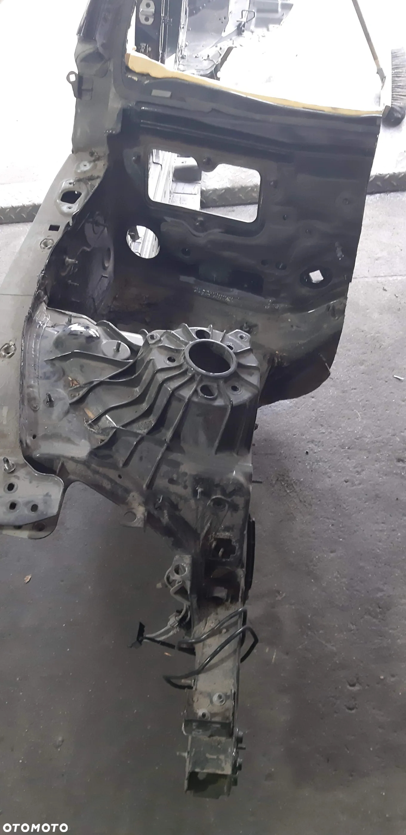 Bok prawy ćwiartka próg słupek 040 Mercedes W213 2017r 2.0d kombi - 4