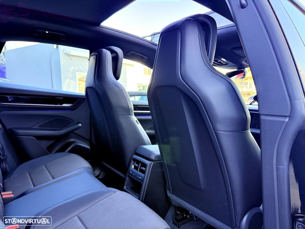 Porsche Macan Electric 4 - 32
