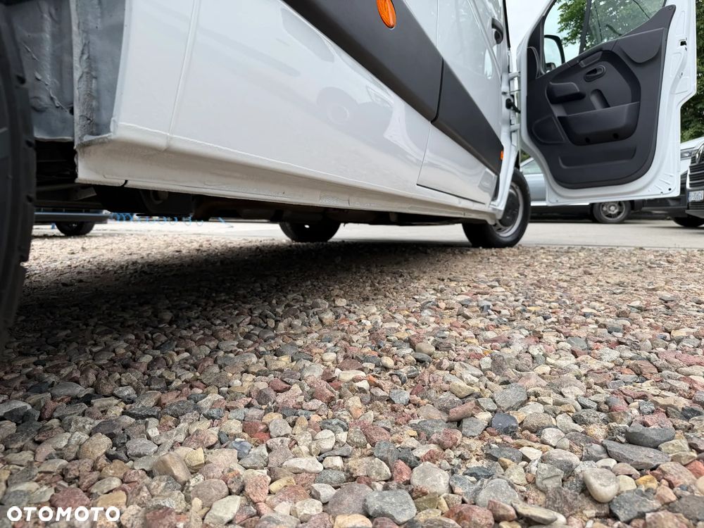 Renault MASTER L3H2 MAXI MOCNY SILNIK 2.3DCI Rozrząd na ŁAŃCUCHU, Pełna zabudowa paki, Zawiasy drzwi tył 180' DMC3.5t Duża ładowność 1302Kg, Homologacja VAT-1, Parktroniki, Minibar, Stolik EasyLife, Lustro WideView, Oświetlenie LED, Tempomat, Halogeny, Pakiet Chrom Design, Szare wnętrze, SERWIS ASO RENAULT!! - 36