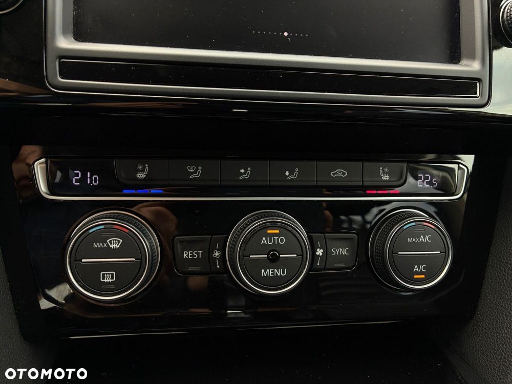 Volkswagen Passat Variant 2.0 TDI Bi-Turbo BMT 4Mot Highline DSG - 22