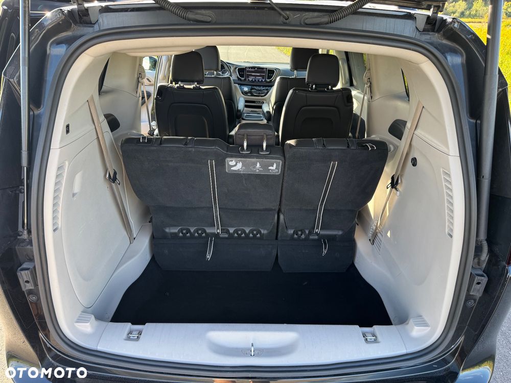 Chrysler Pacifica - 11