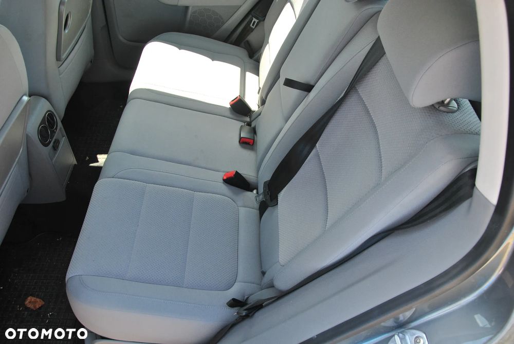 Volkswagen Golf Plus 1.6 FSI Comfortline - 8
