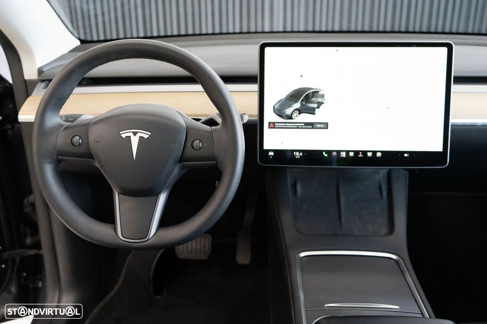 Tesla Model Y Standard RWD - 11