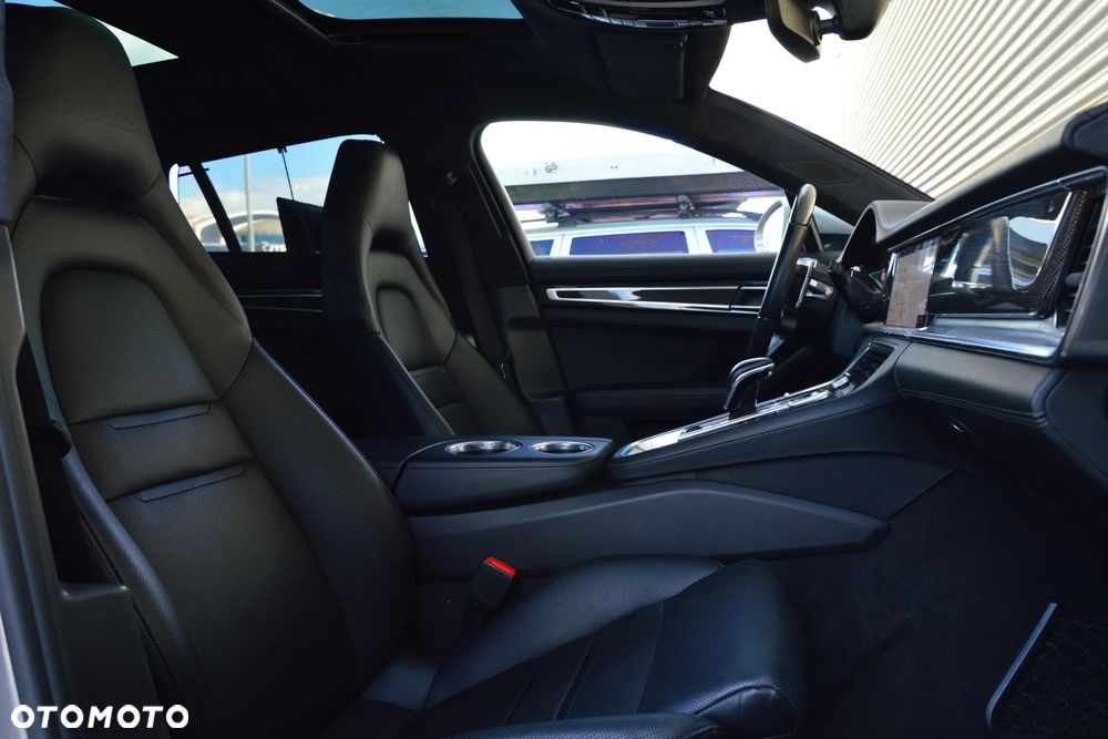 Porsche Panamera Turbo - 22