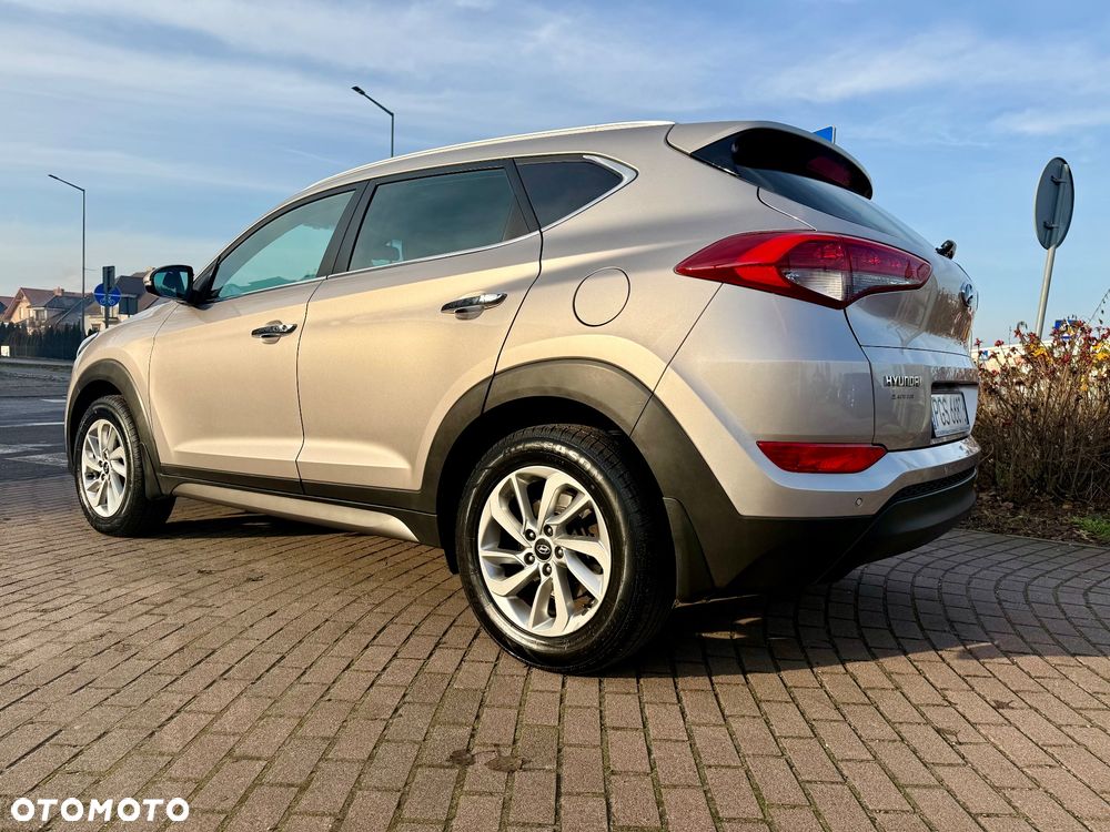 Hyundai Tucson 1.7 CRDI BlueDrive TourdePologne 2WD - 32