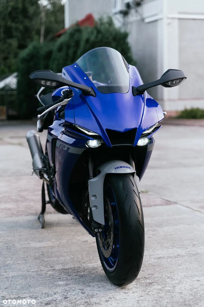 Yamaha R1 - 11