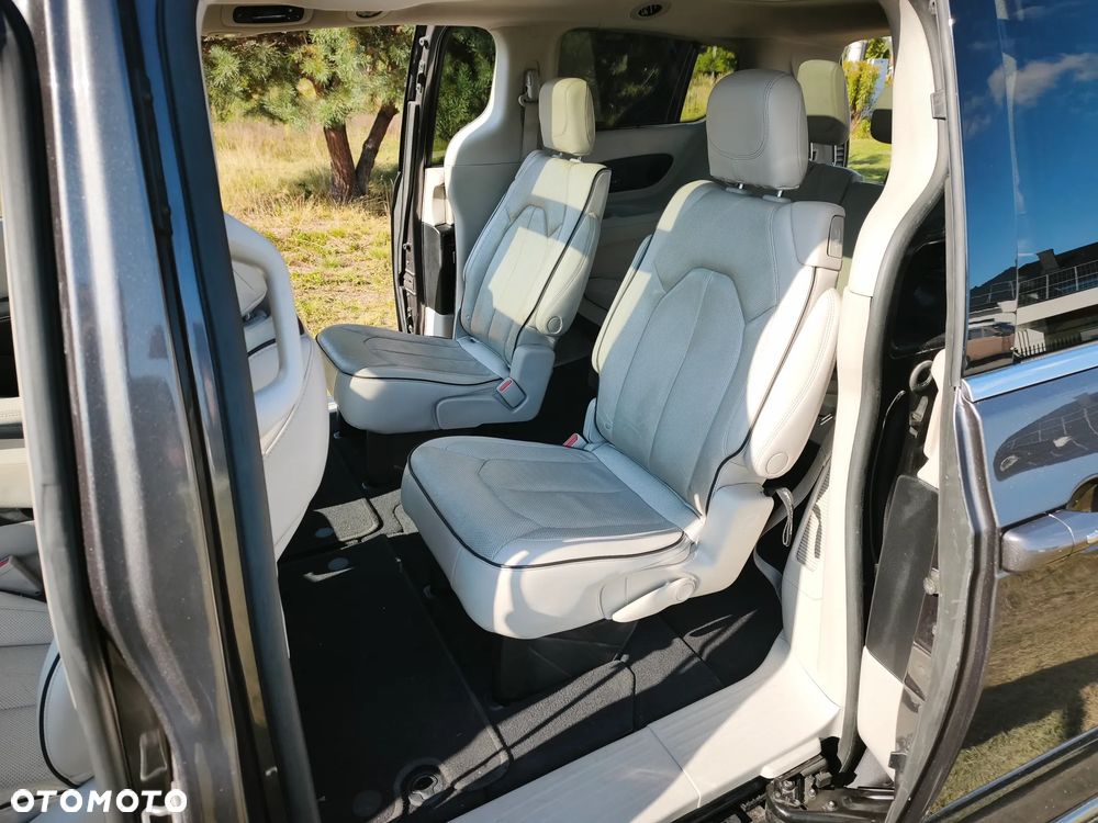 Chrysler Pacifica - 26