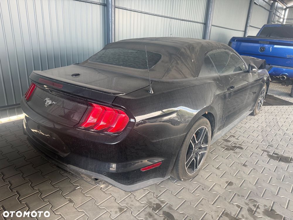 Ford Mustang - 5