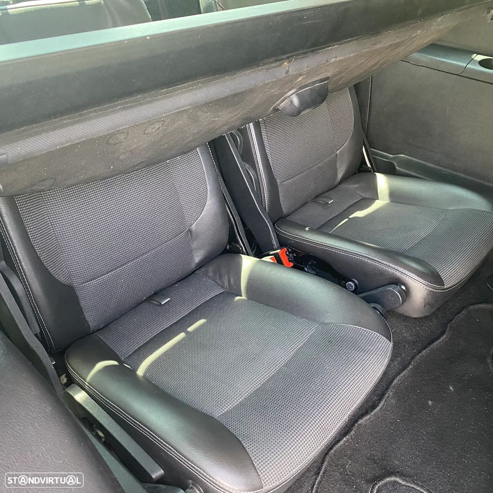 Ford S-Max 2.0 TDCi Titanium 7L - 26