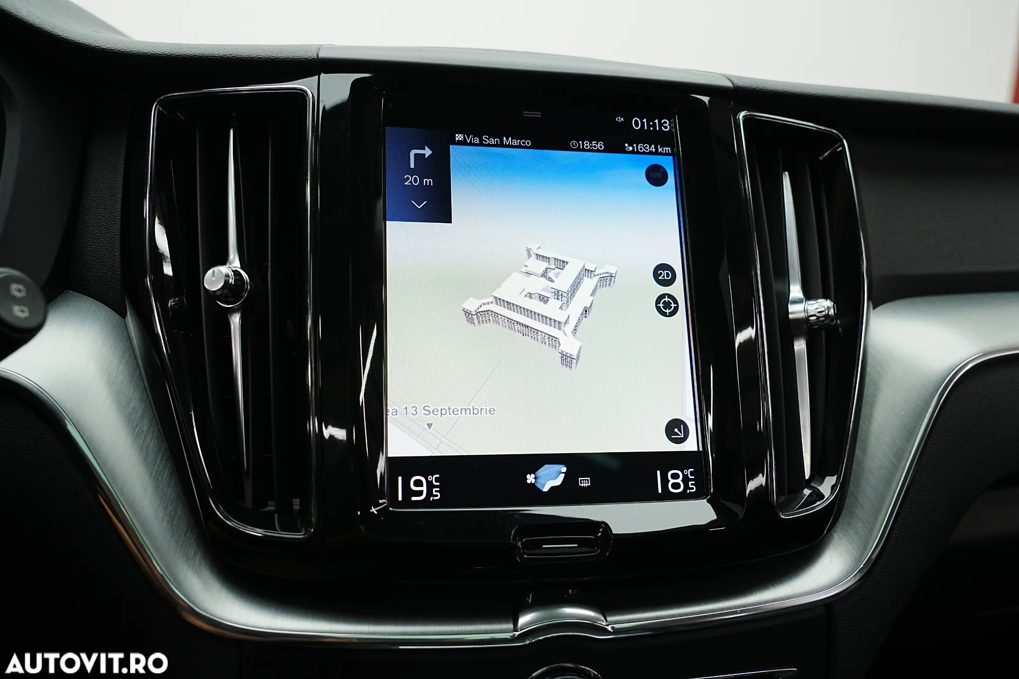 Volvo XC 60 T8 Twin Engine AWD Geartronic Momentum - 26