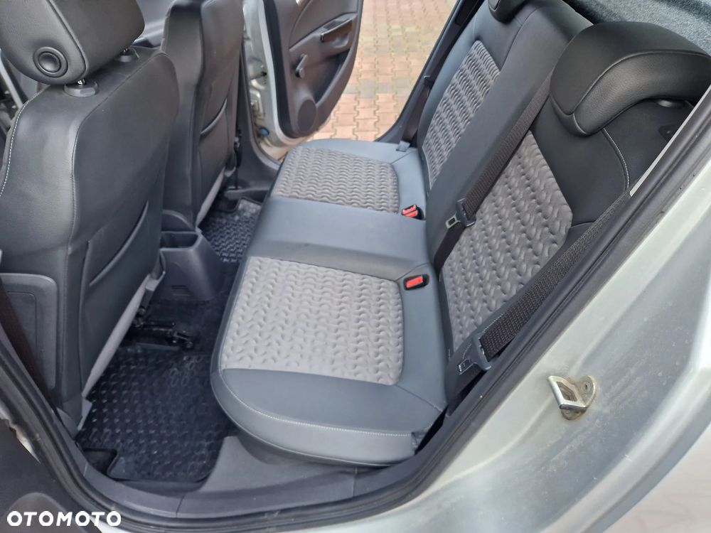 Opel Corsa 1.4 16V Cosmo - 17