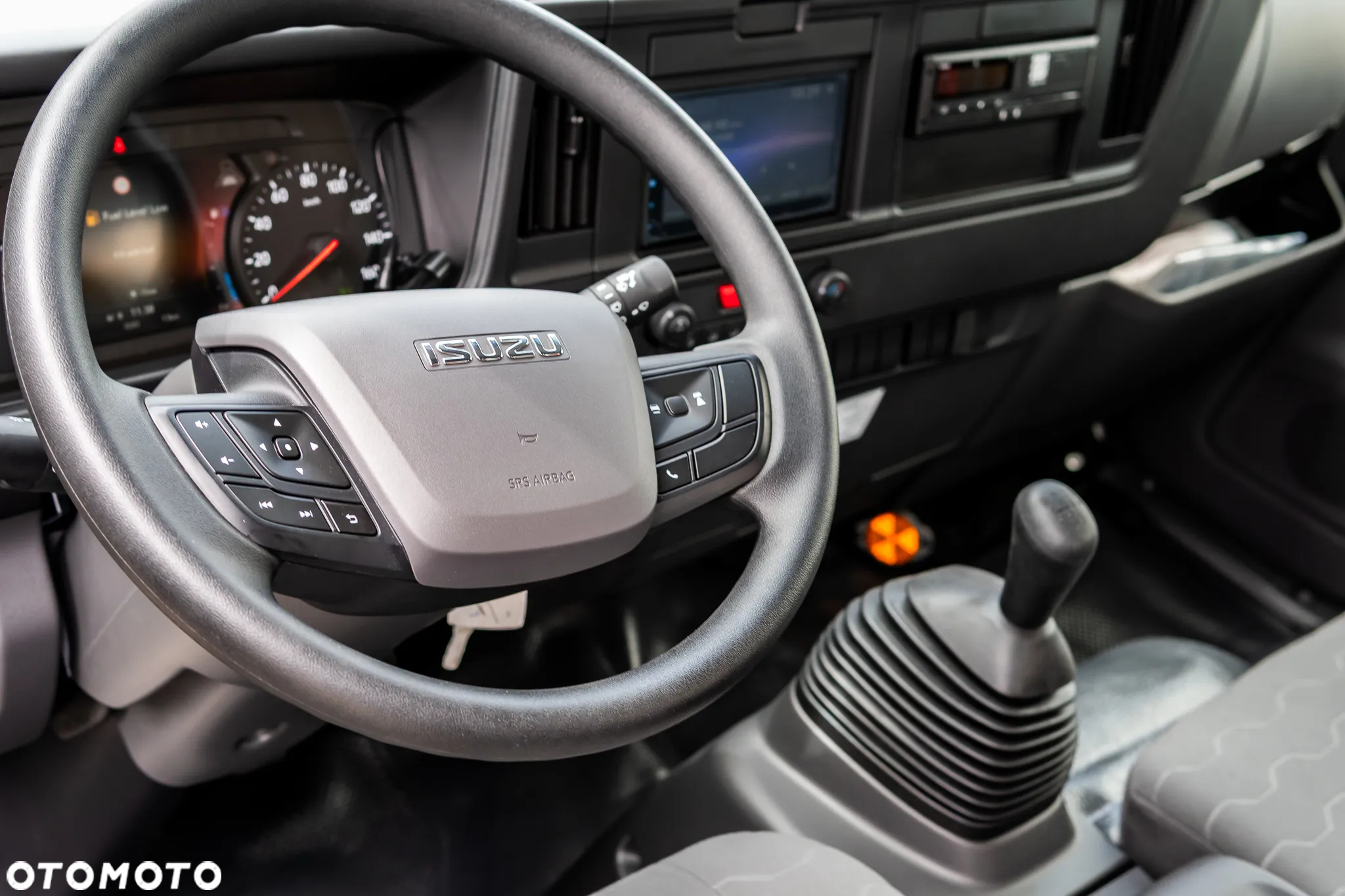 Isuzu M30 - 26