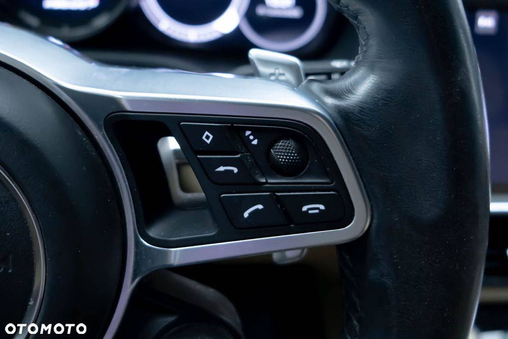 Porsche Cayenne - 16