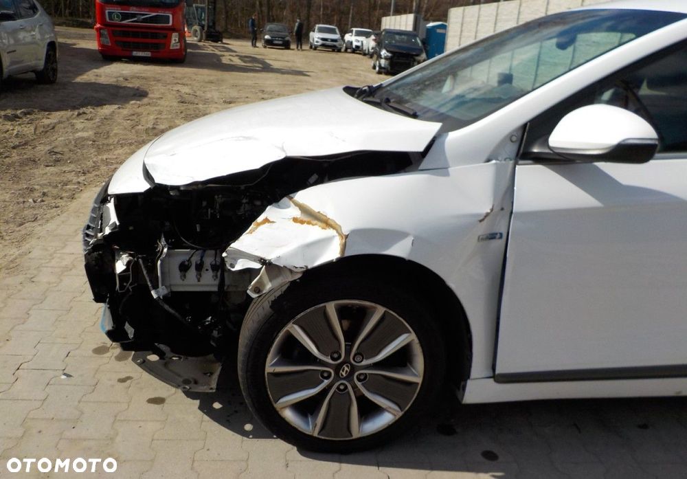 Hyundai IONIQ - 13
