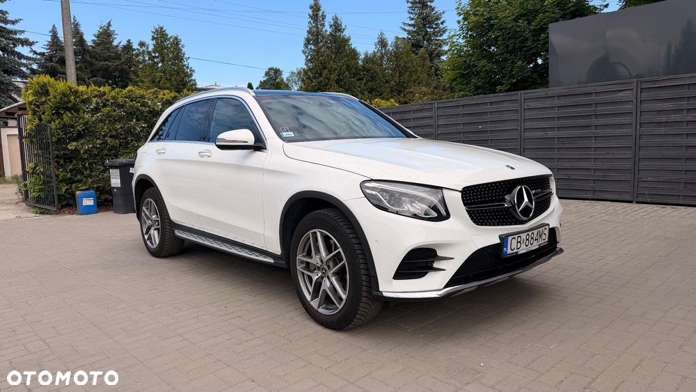 Mercedes-Benz GLC 300 4Matic 9G-TRONIC AMG Line - 2