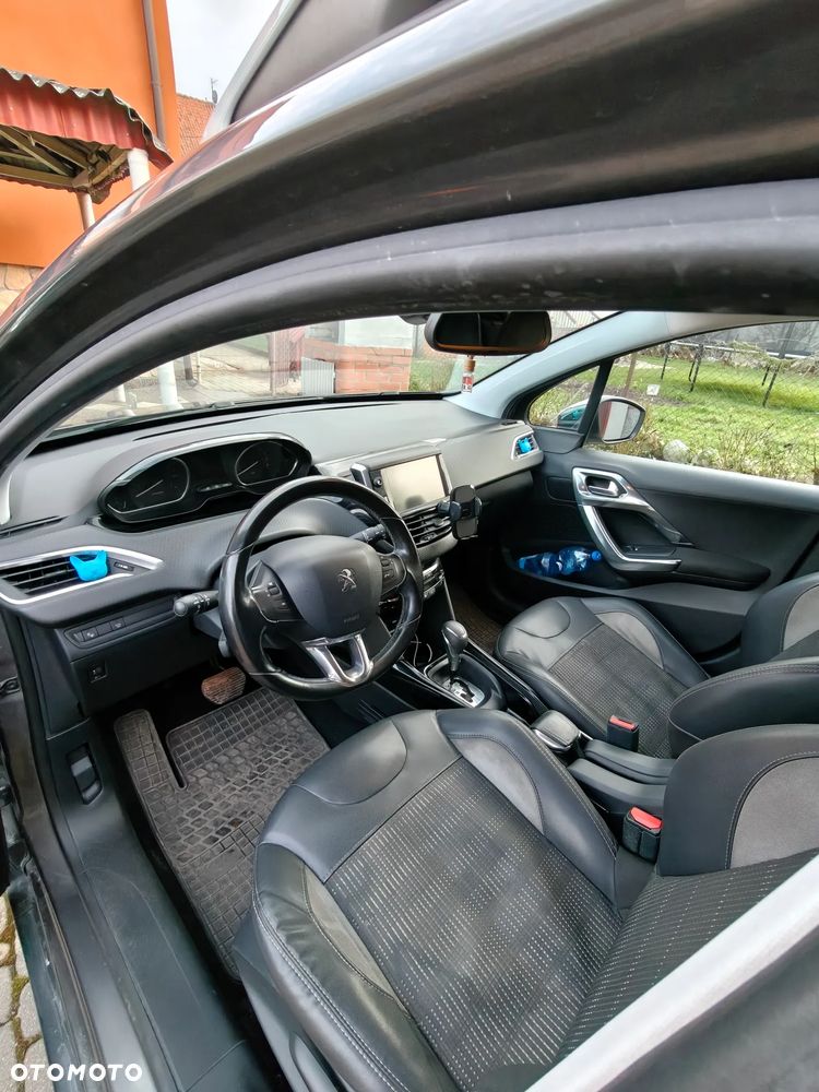 Peugeot 2008 PureTech 110 Stop&Start EAT6 Allure - 8