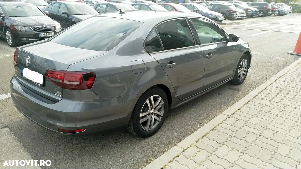 Volkswagen Jetta 2.0 TDI Comfortline - 4