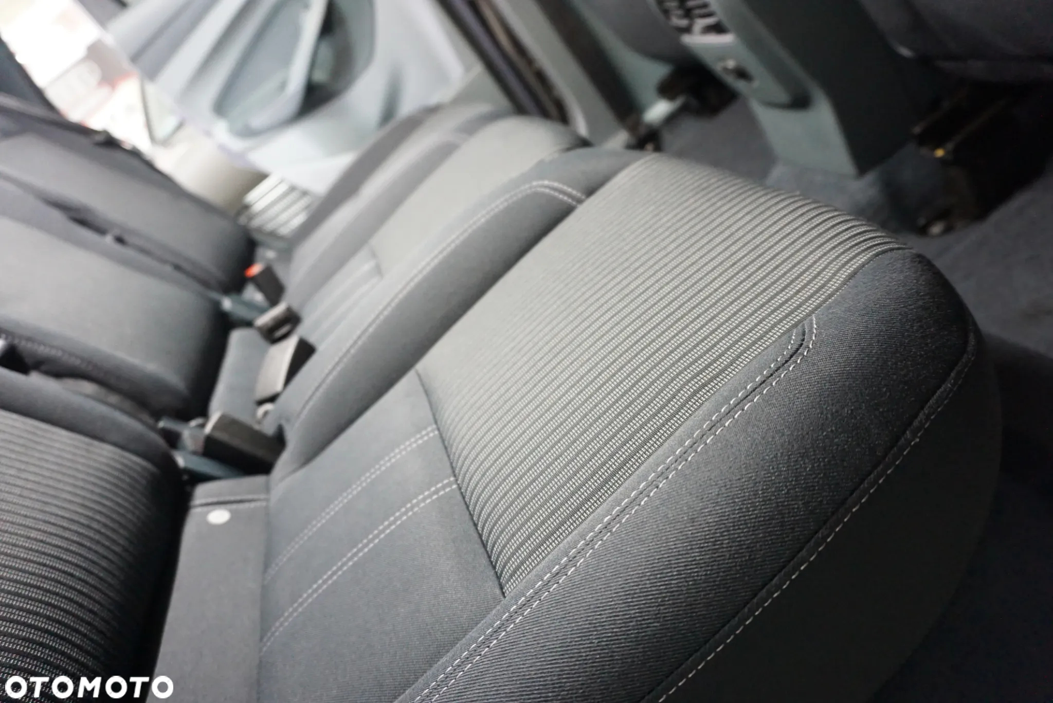 Ford C-MAX 1.6 Edition - 19