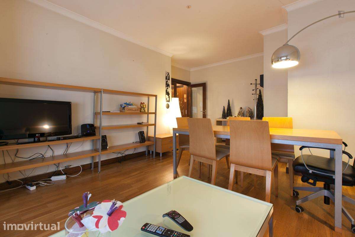 Apartamento com 1 quartos - localizado em Ramalde Porto - Grande imagem: 5/19
