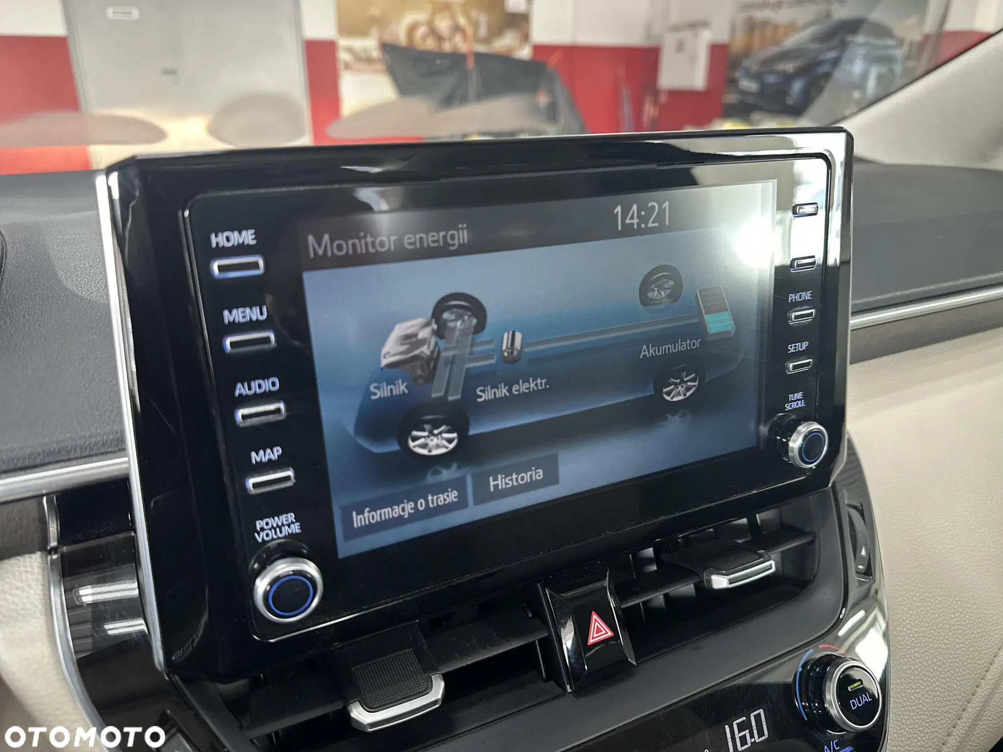 Toyota Corolla 1.8 Hybrid Comfort - 18