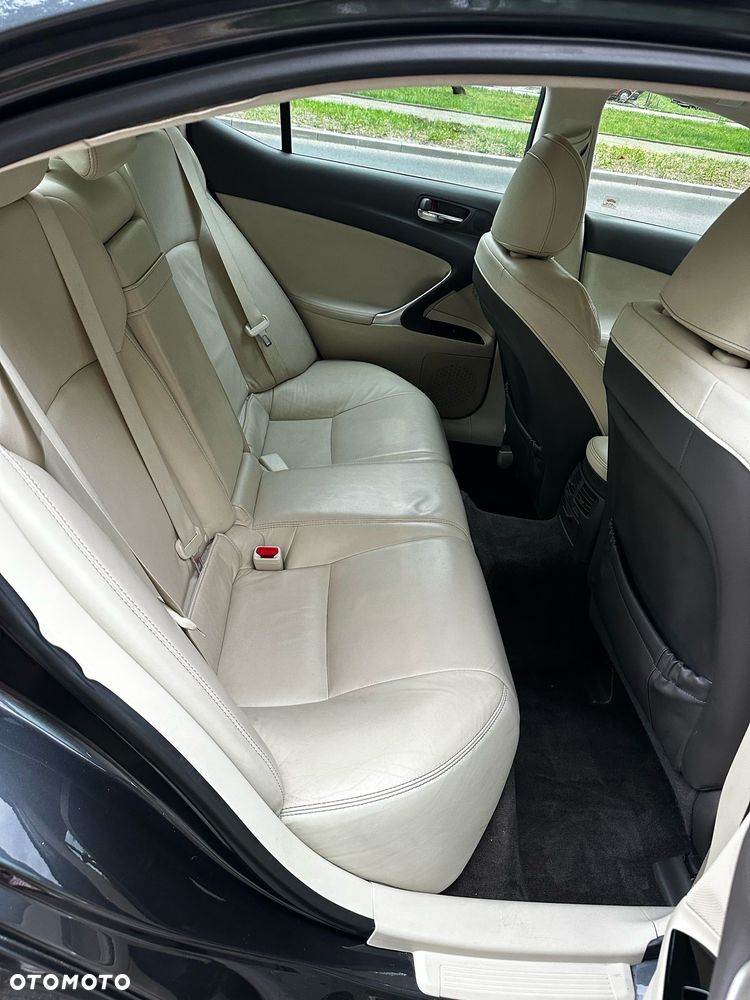 Lexus IS 250 Elegance - 11