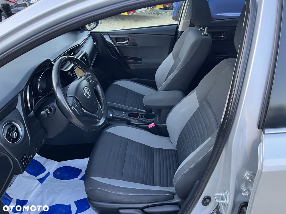 Toyota Auris - 11
