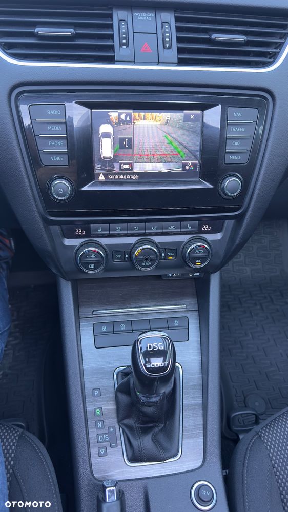 Skoda Octavia Combi 2.0 TDI 4x4 DSG Scout - 21