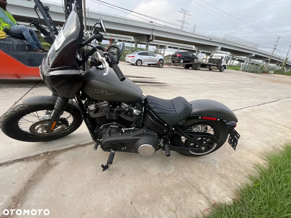 Harley-Davidson Softail Street Bob - 12