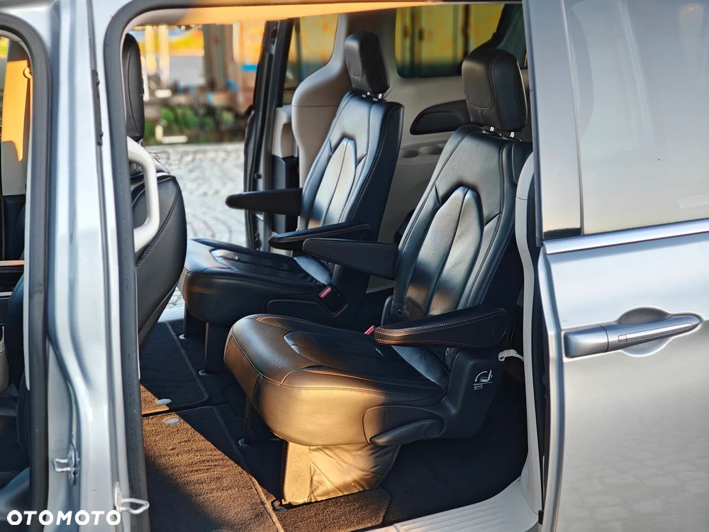 Chrysler Pacifica - 12