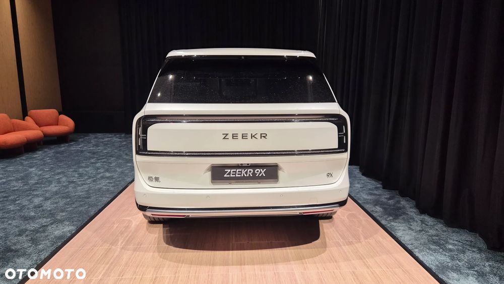 ZEEKR X - 6