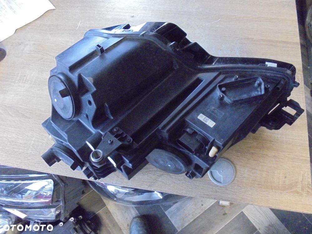 SKODA KAROQ LAMPA PRAWY PRZÓD EUROPA - 5