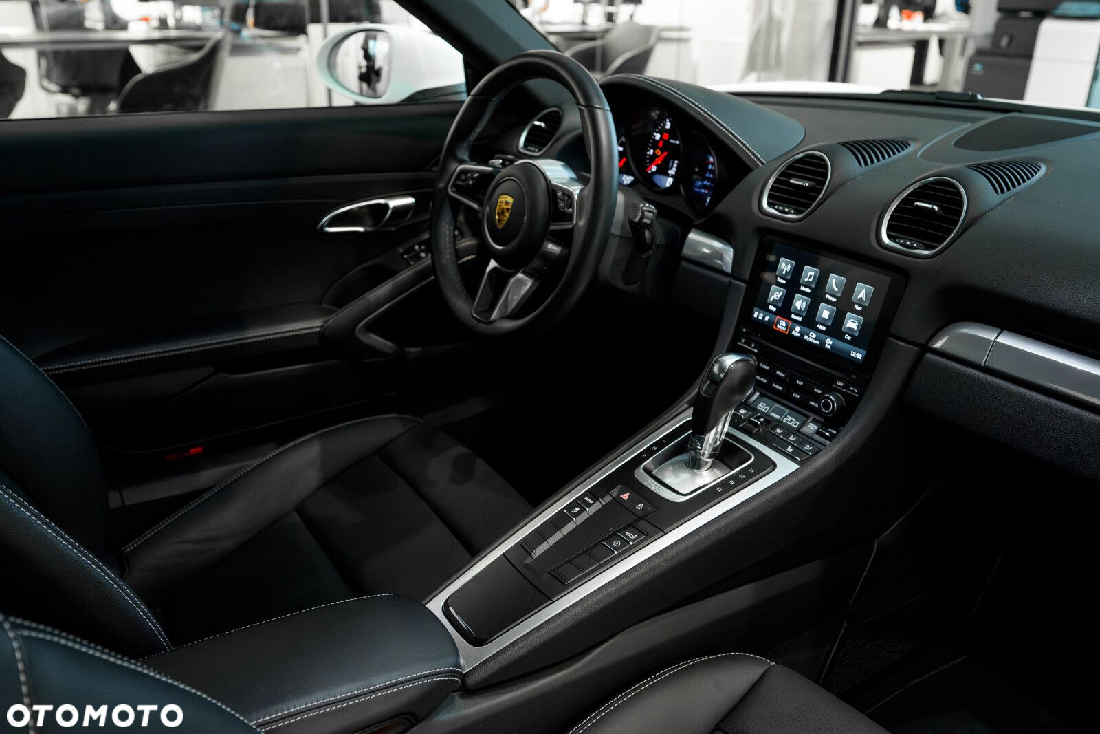 Porsche 718 Cayman - 12