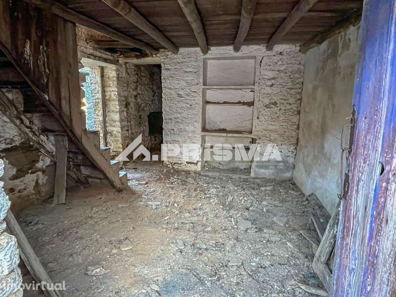 Moradia em Xisto para remodelar para venda em Rodeios, Vila Velha de R - Grande imagem: 2/17