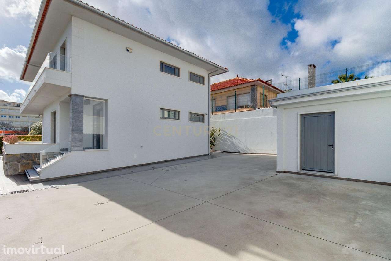 Moradia T6 remodelada - Linda-a-Velha - Grande imagem: 5/51